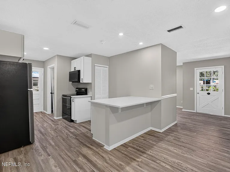 417 S Pine Ave — Photo 16