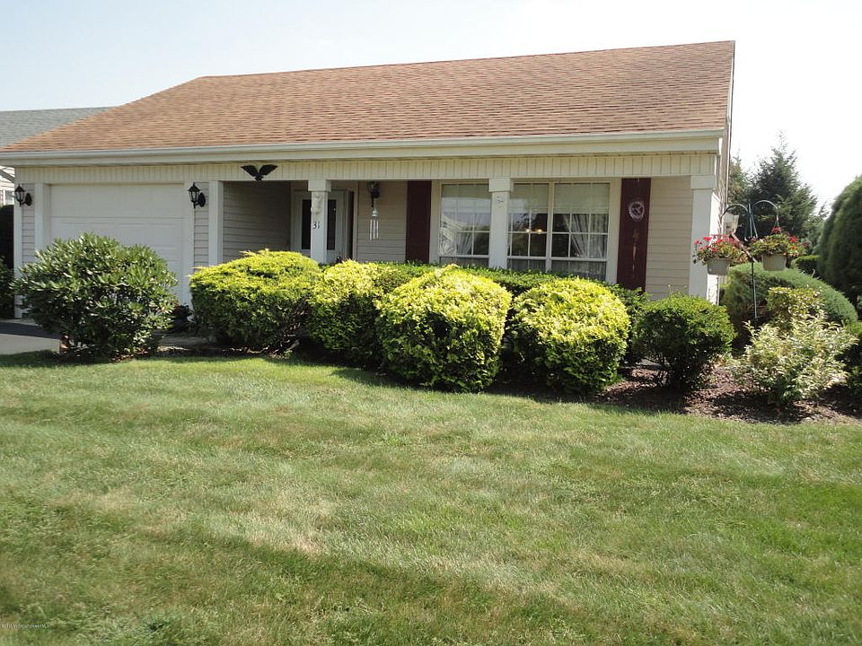 1st image of 31 Blackthorn Pl