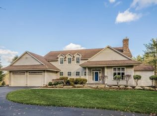 12 Shadow Farm Ln, Rochester, MA 02770