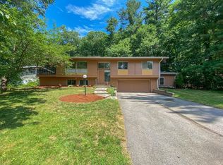 8 Standish Cir, Andover, MA 01810
