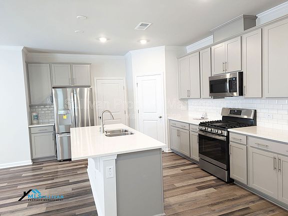 4th image of 5866 Woodlawn Dr