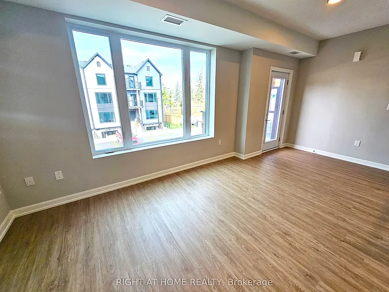 708 Woolwich St #114 — Photo 9