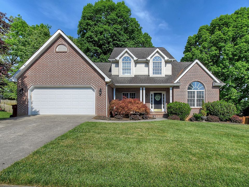 1st image of 218 Lee Carter Dr