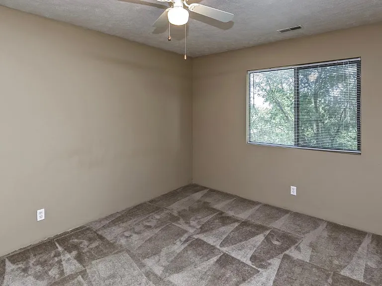 Maple View Apartments — Photo 13