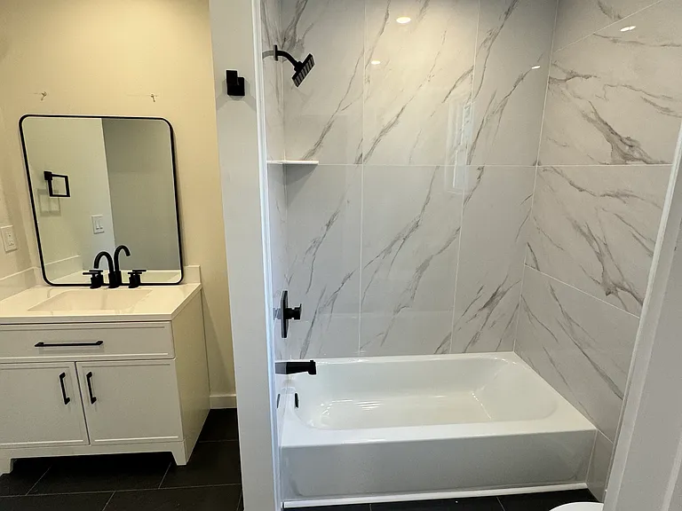 1220 Hollywood Ave #2 — Photo 5