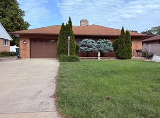 910 Catherine St, Joliet, IL 60435