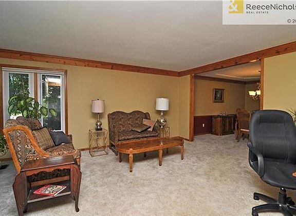 Thermal replacement windows throughout the entire house, sans only the laundry/mudroom