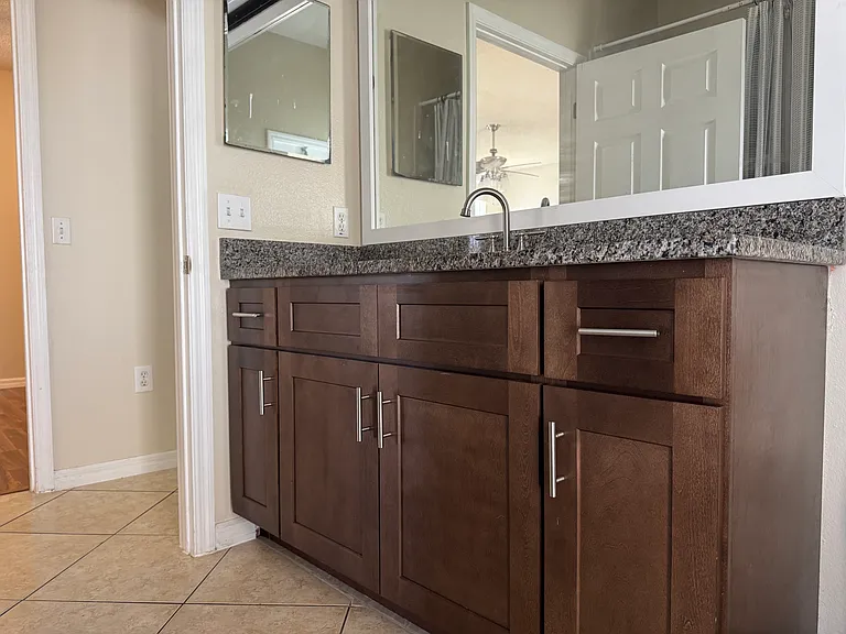 510 Bromley Ct — Photo 9