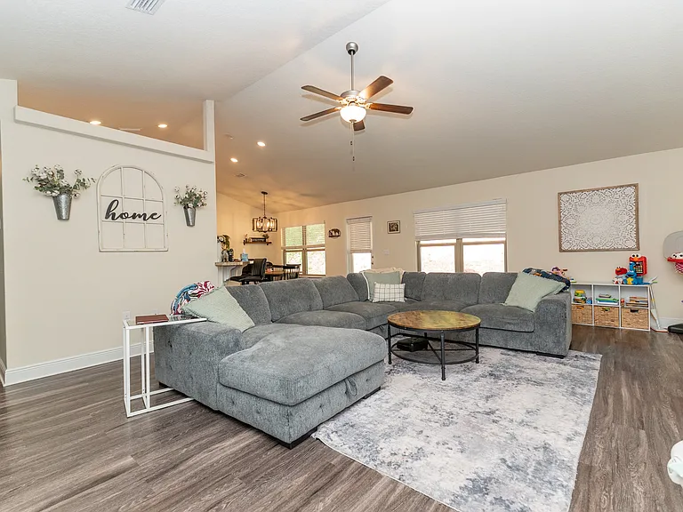 428 Triton St — Photo 2