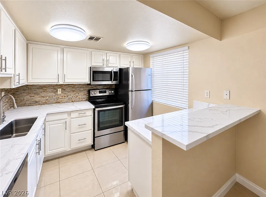 2 bed, 2.0 bath, 978 sqft, $1,395 — Photo 1