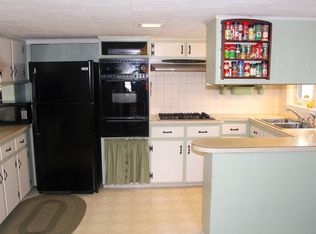 2 Locust Rd, Ipswich, MA 01938