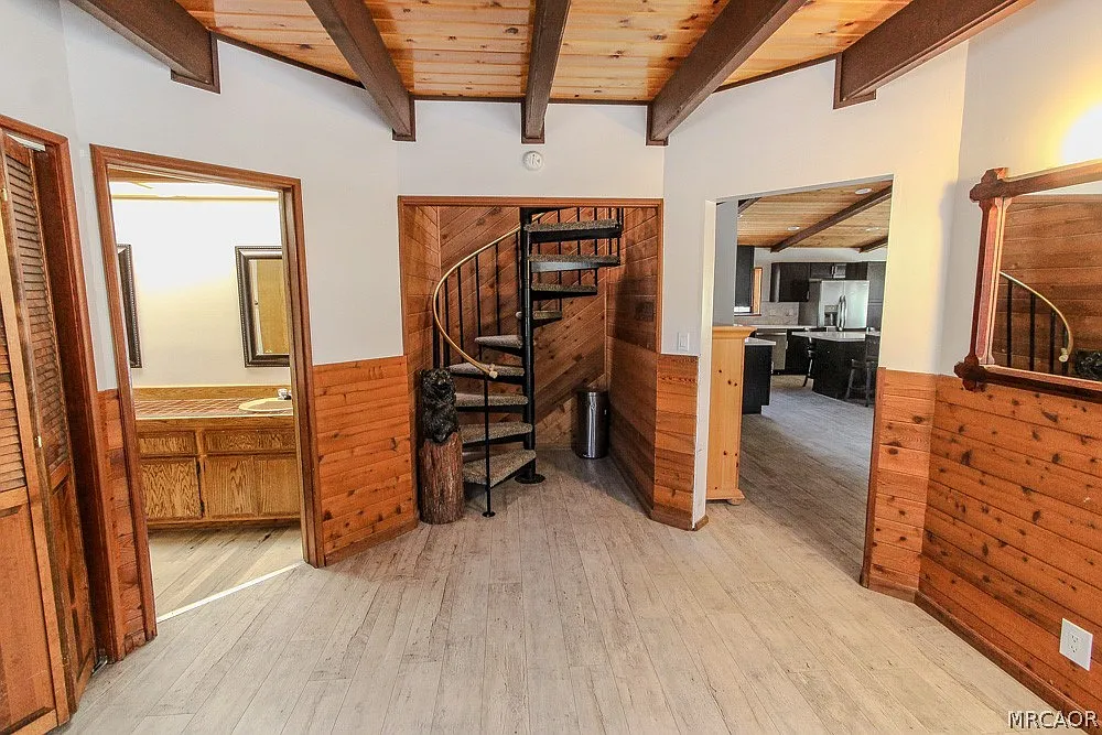 3 bed, 2.0 bath, 2080 sqft, $3,200 — Photo 2