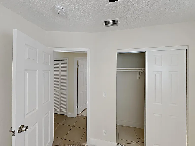 1230 SW 6th Way — Photo 4