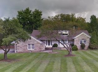 17303 S Meadowpark Dr, Walton Hills, OH