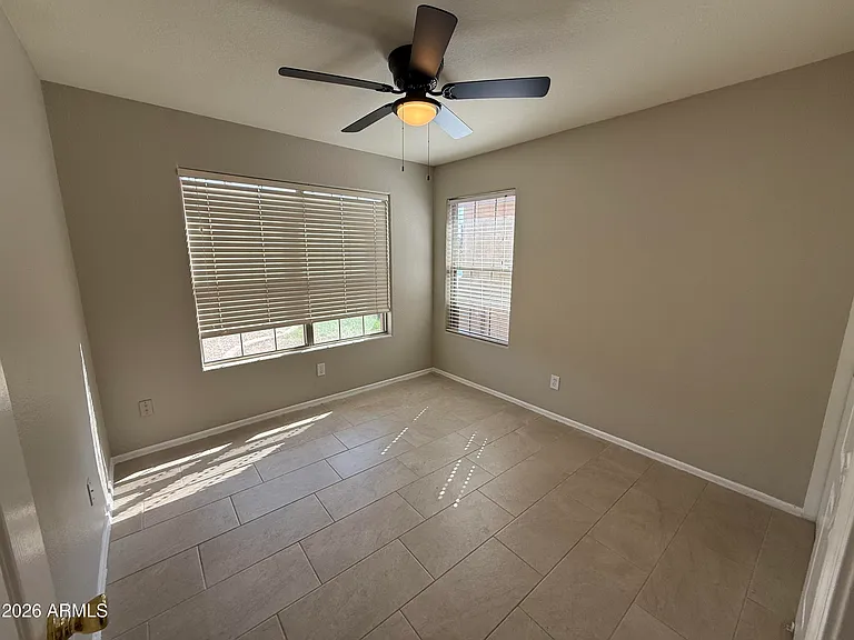 1644 E Oakland St — Photo 39