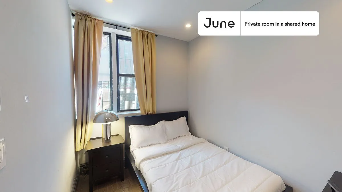 Queen bedroom in 3 bed/1 bath home in East Village #572 C — Photo 1