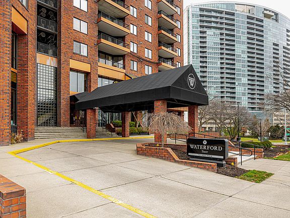 4th image of 155 W Main St APT 1703