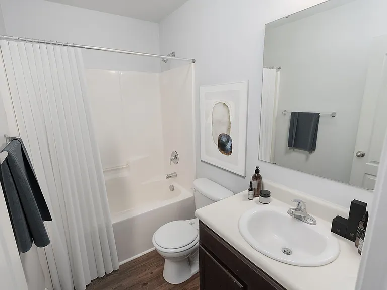 Crystal Lakes and Kingsley Apartments & Townhomes — Photo 7