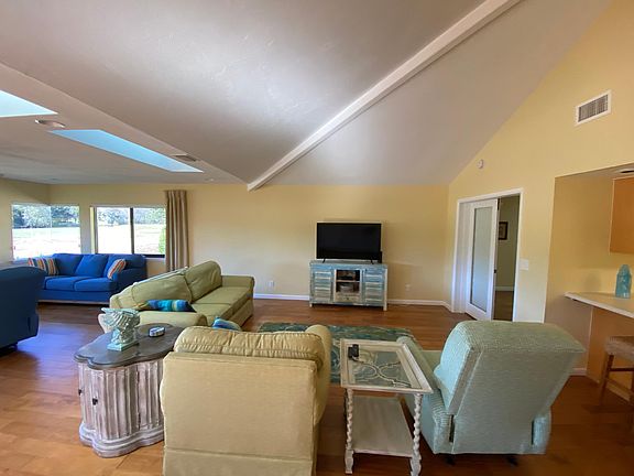 4th image of 216 Canterbury Cir