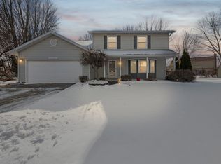 35652 Burton Ct, New Baltimore, MI 48047