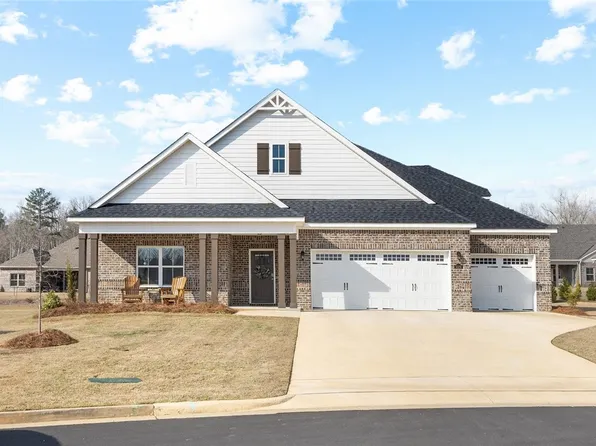 1529 Everly Dr, Opelika, AL 36801