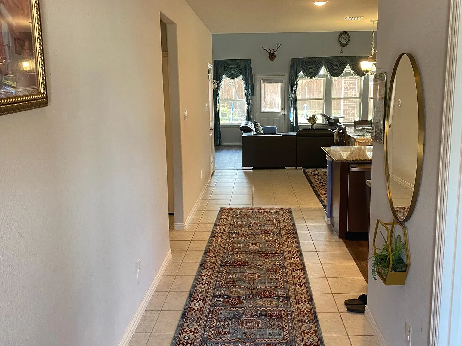 4 bed, 3.5 bath, 2768 sqft, $2,900 — Photo 2