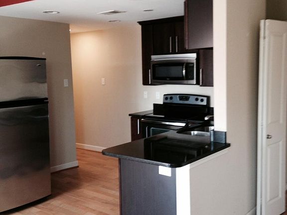 3rd image of 5621 Pershing Ave APT 33