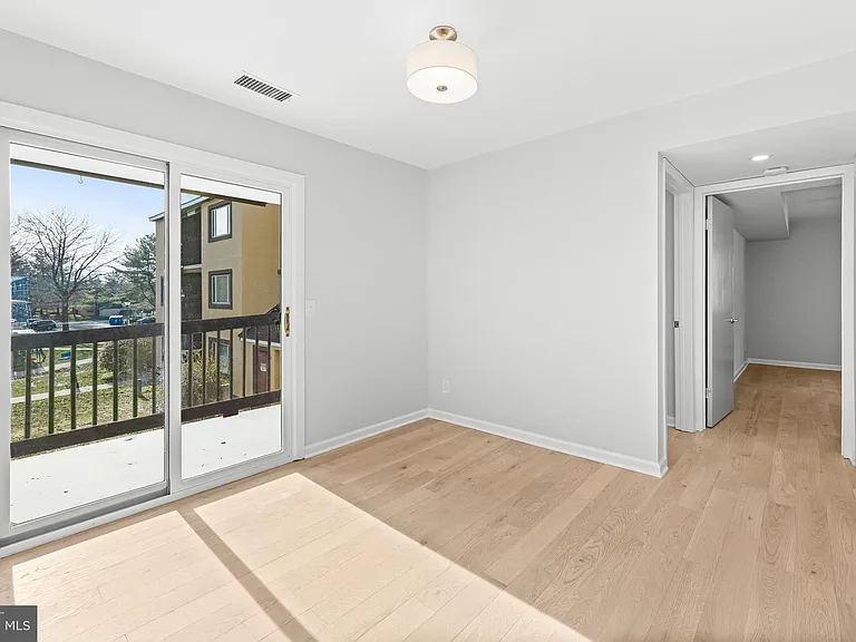 3226 Sayre Dr — Photo 4
