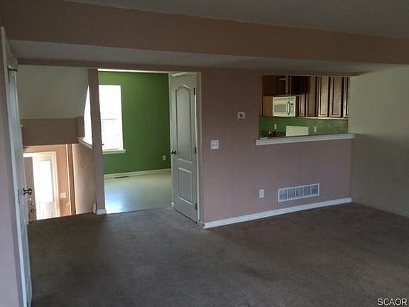 4th image of 647 Rosemary Dr