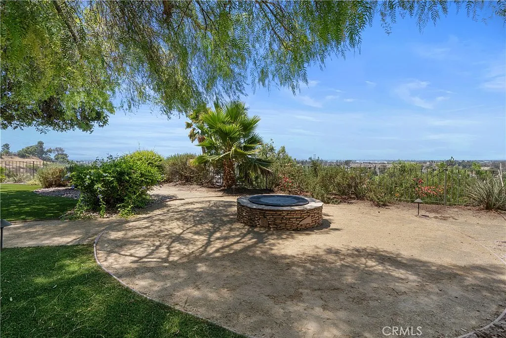 4 bed, 2.5 bath, 1718 sqft, $6,895 — Photo 2