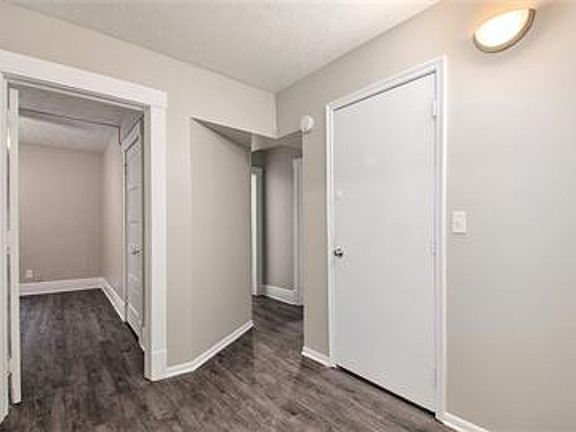 4th image of 219 S 38th Ave #2