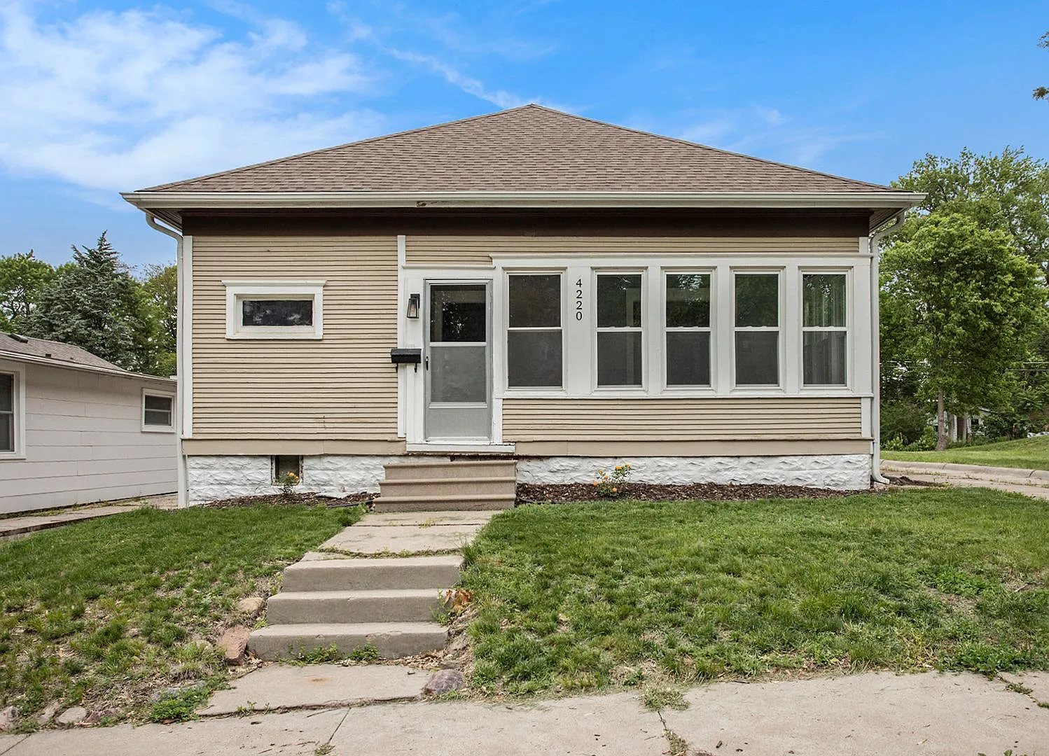 Lincoln Home for Rent — Photo 1