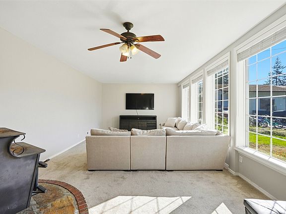 4th image of 7919 194th Place SW