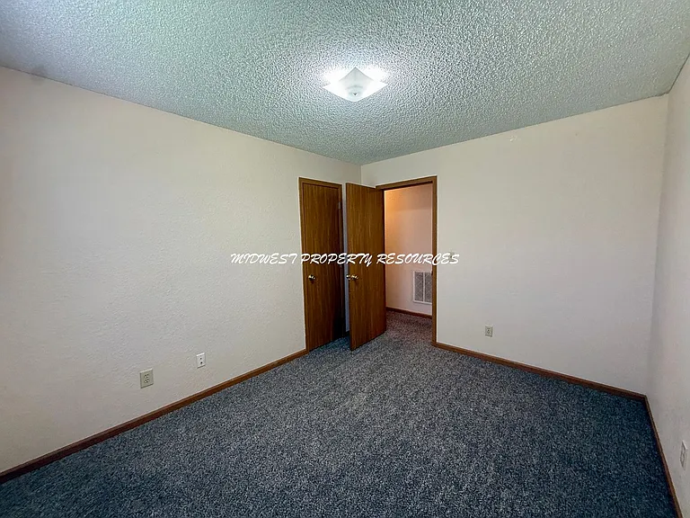 503 N Austin St — Photo 12