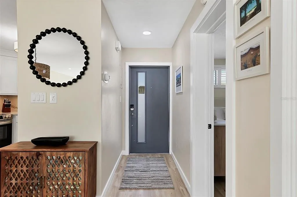 2 bed, 2.0 bath, 1034 sqft, $6,500 — Photo 3