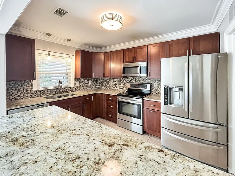 7500 Roswell Rd #11 — Photo 8