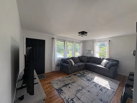 2 bed, 800 sqft, $2,400 — Photo 3