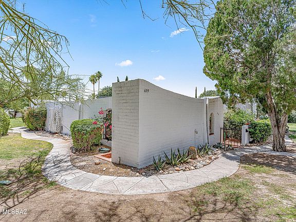 3rd image of 629 W Las Lomitas Rd
