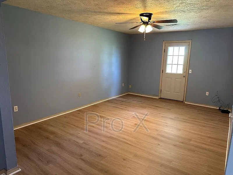 Building Photo - 121 Elm St #2-1-4