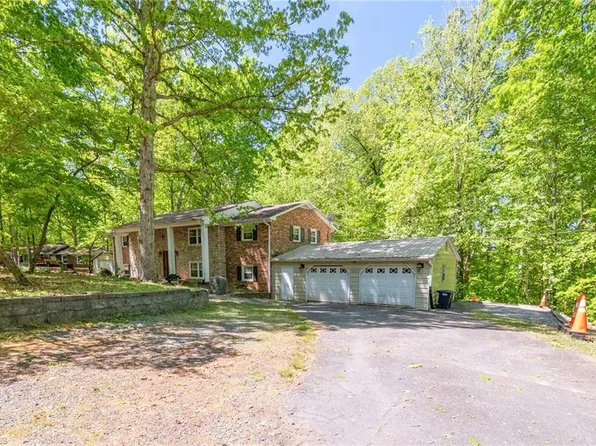 5218 Bear Creek Rd, Winston Salem, NC 27106