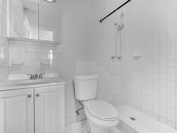 3rd image of 3880 NW 207th St
