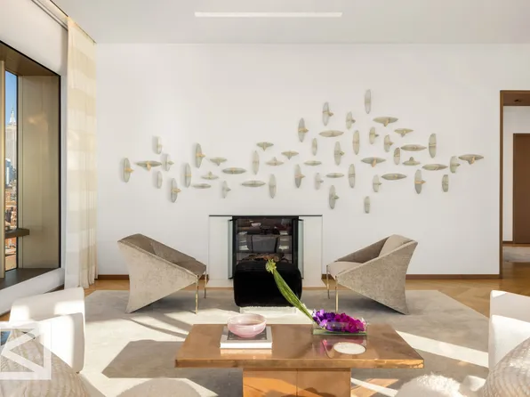 551 West 21st Street image 4 of 31