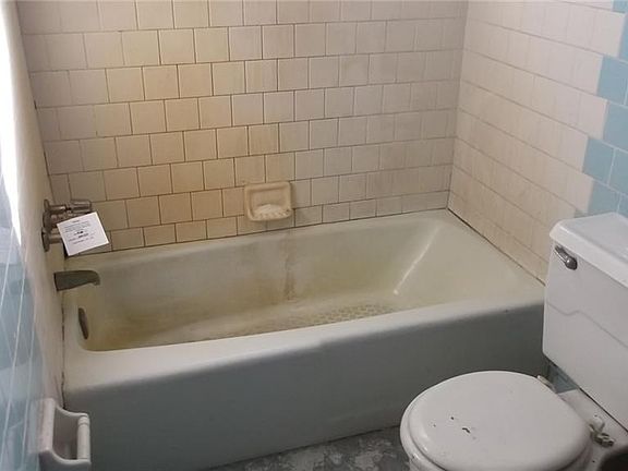 5th image of 2462 SW Lois Ave