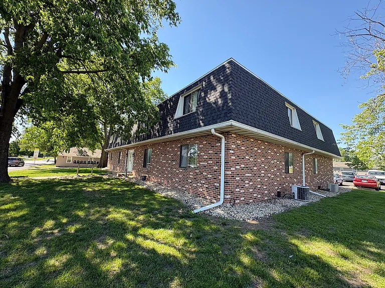 1107 Koch St — Photo 1