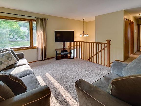 4th image of 600 Cresthaven Dr