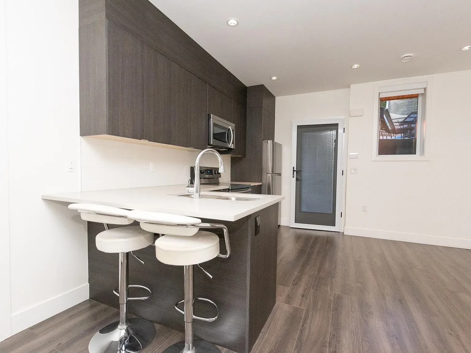 2 bed, 570 sqft, $1,750 — Photo 3