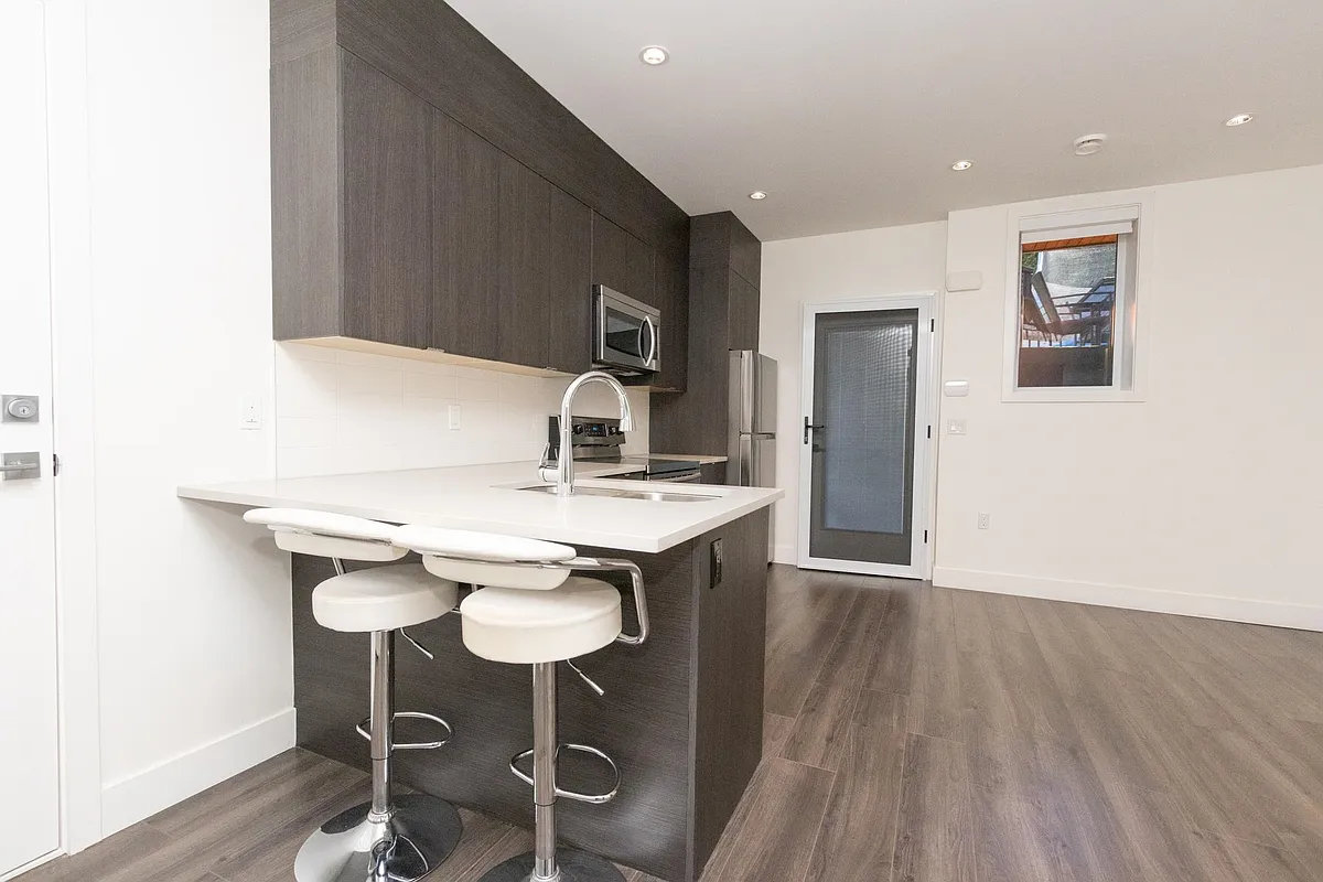 Building Photo - 7230 Kitchener St
