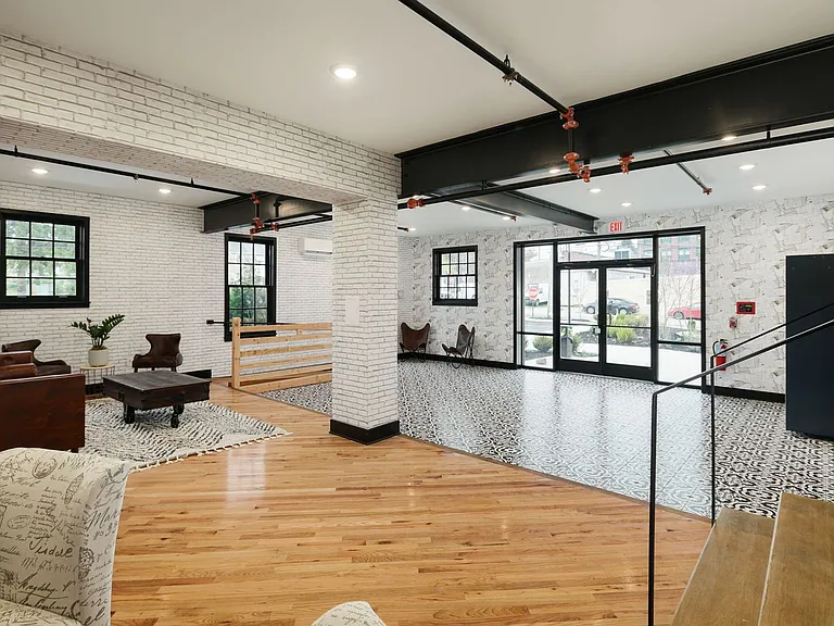 345 Walnut St — Photo 3