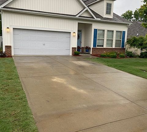 Front view of property