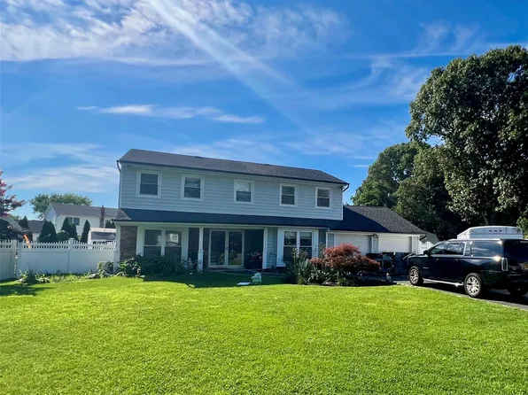 7 Carston Street W, Selden, NY 11784